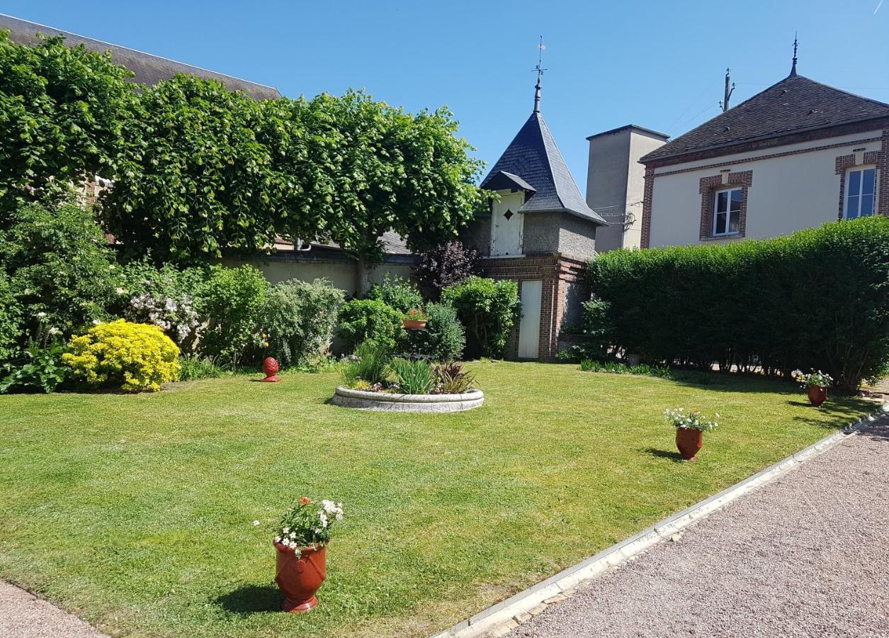 Le Clos Saint-Germain Rugles Buitenkant foto