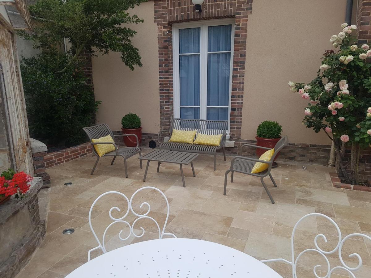 Le Clos Saint-Germain Rugles Buitenkant foto