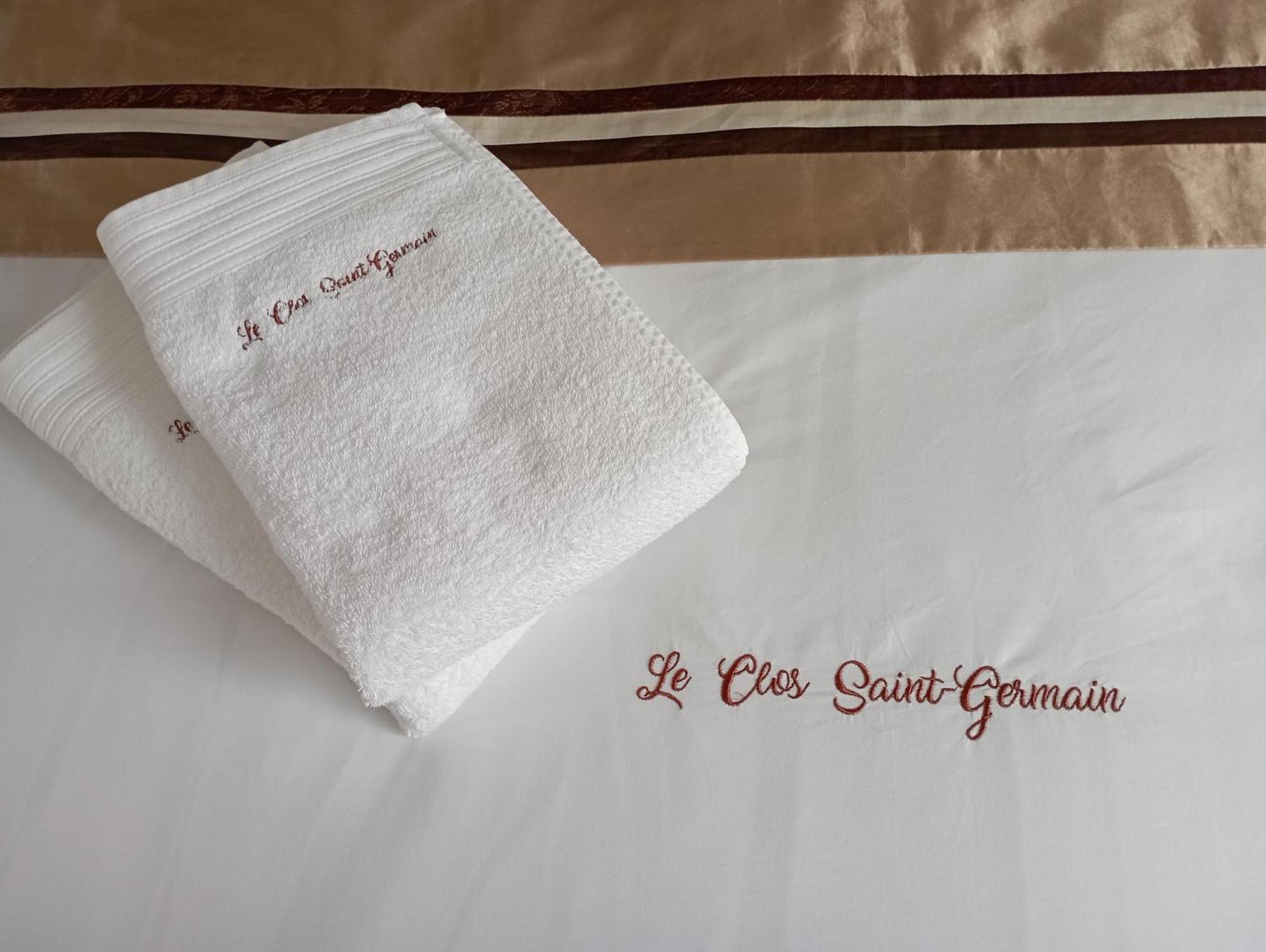 Le Clos Saint-Germain Rugles Buitenkant foto